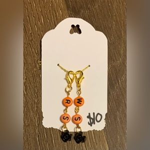 Right side (RS) and wrong side (WS) stitch marker set. For knitting and crochet.